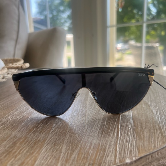 Quay Australia Black Sunglasses - Picture 1 of 4
